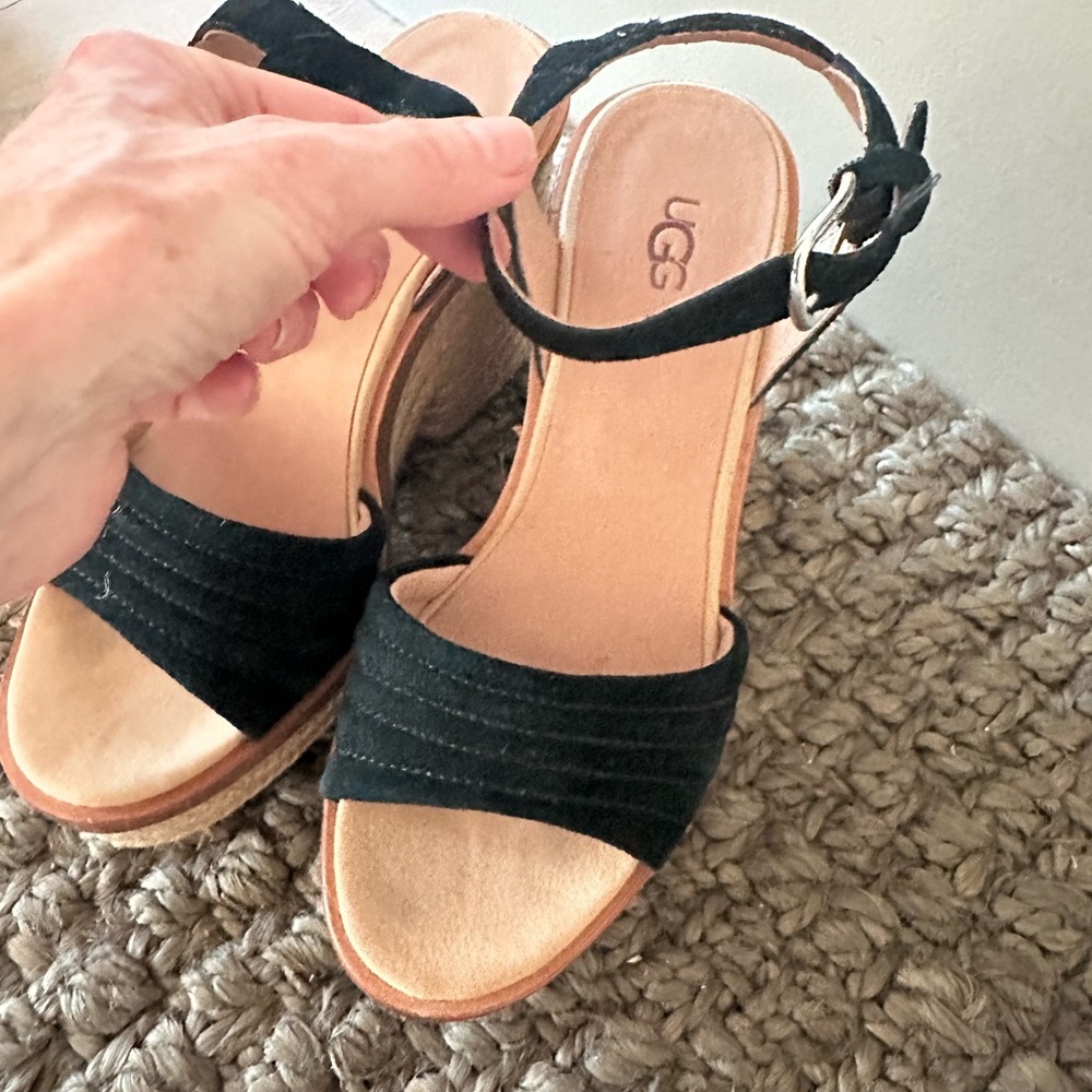 Unique Fabulous Ugg Sandals $98 - 30% off - Picture 6 of 6